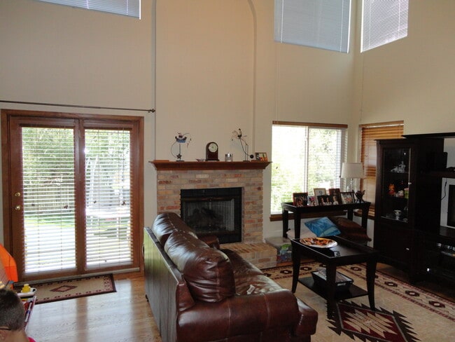 Photo - Gorgeous Home For Rent in Briargate
