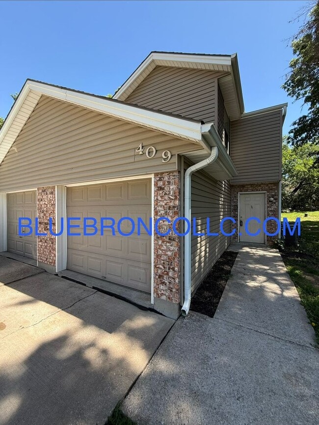 Building Photo - This one will go fast, marvelous 3 bedroom for great price in Lee's Summit