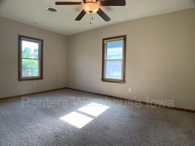 Photo - 240 Watrous Ave Unit 2