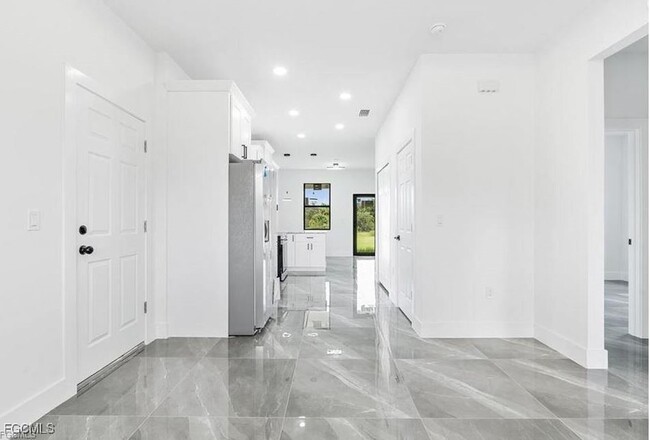 Photo - 128 Nave Ave S