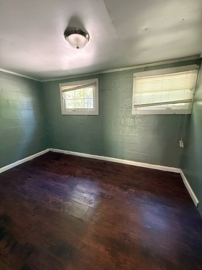 Photo - 1011 1/2 Clydesdale Ave