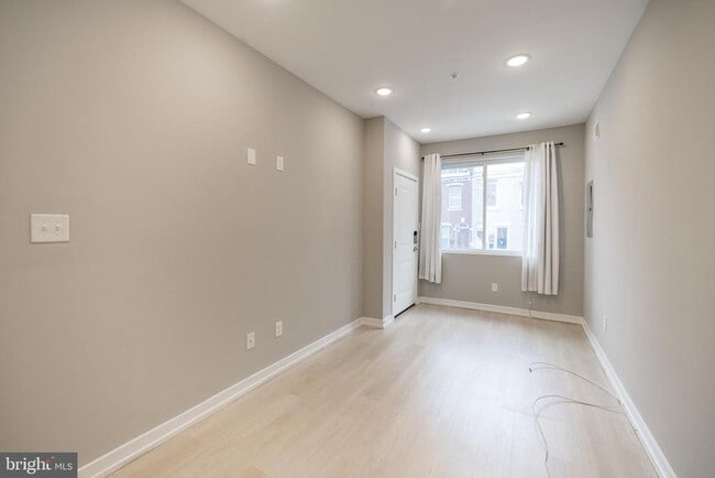 Photo - 2428 Jasper St