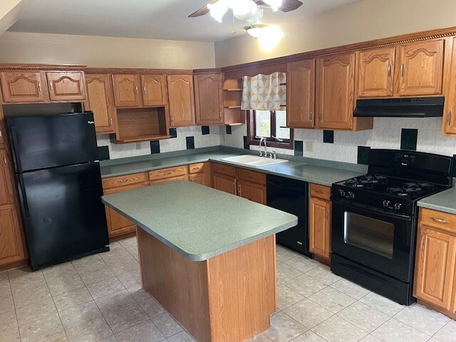 Photo - 1657 Meridian St