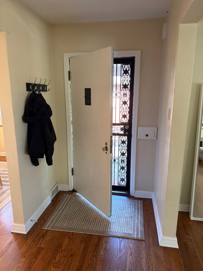 Photo - 950 S Clayton Way