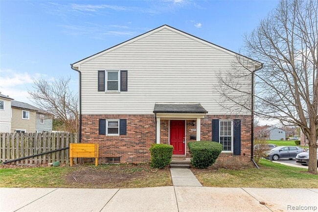 Building Photo - 3374 Burbank Dr Unit 349