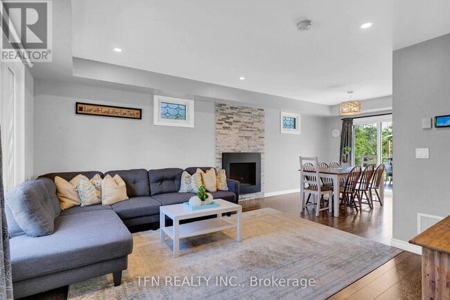 Photo - 4 Pinewood Blvd