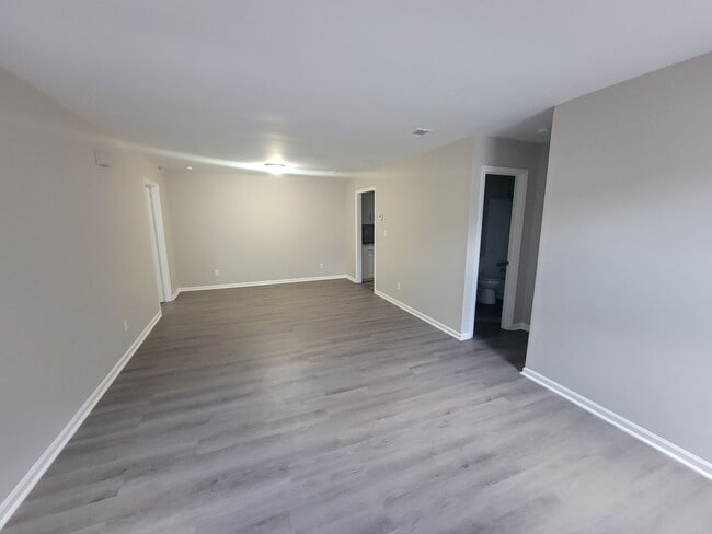 1546 Hamilton Dr Unit 202