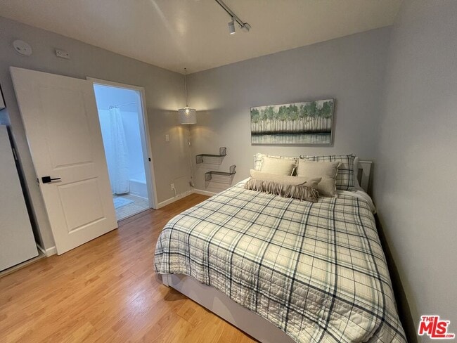 Photo - 2128 N Beverly Glen Blvd Unit 2 STUDIO