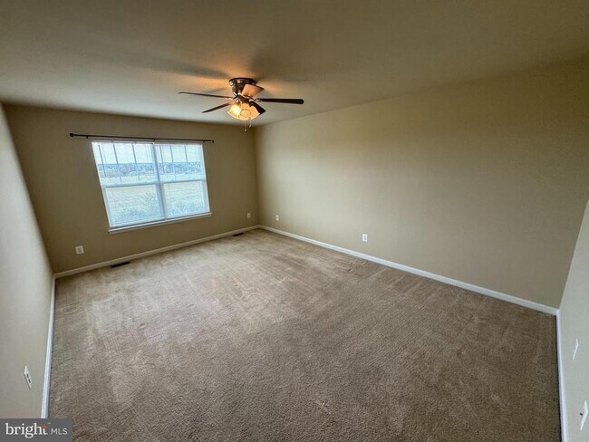 Photo - 105 Domino Ct