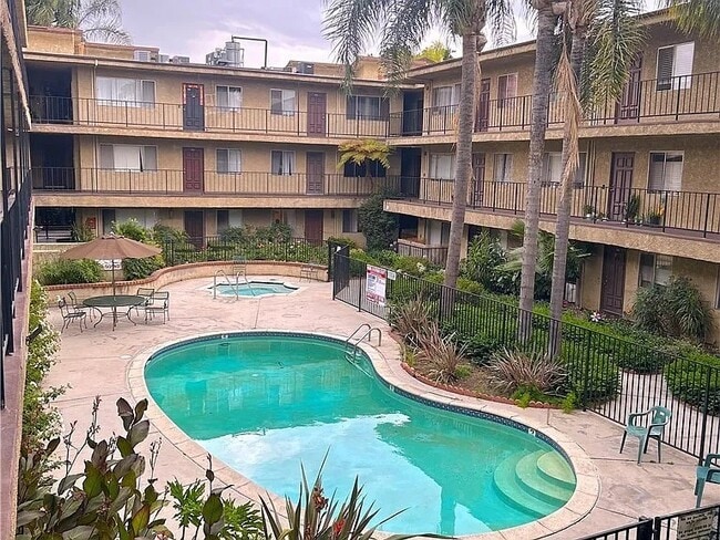 Building Photo - 8505 Columbus Ave Unit 317 Rental