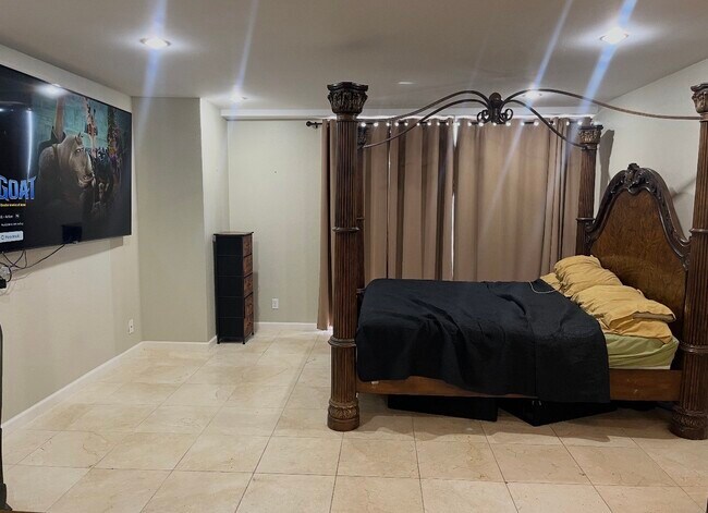 Photo - 2016 Main St Unit 1708