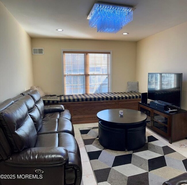 Photo - 264 Midland Ave