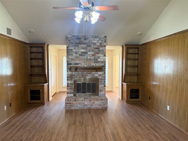 Photo - 214 Kings Ct