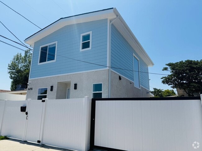 Building Photo - 16755 Tulsa St Rental