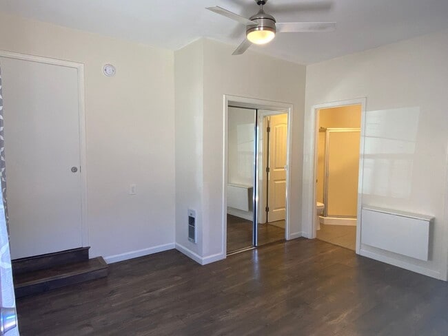 Photo - 3047.5 Macaulay St