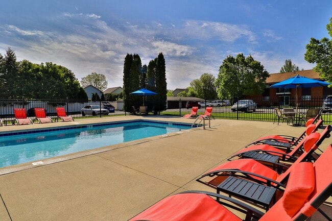 Alverno Pool Apartments