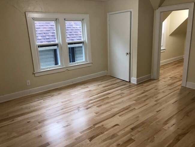 Building Photo - 2564 N Humboldt Blvd Unit Upper