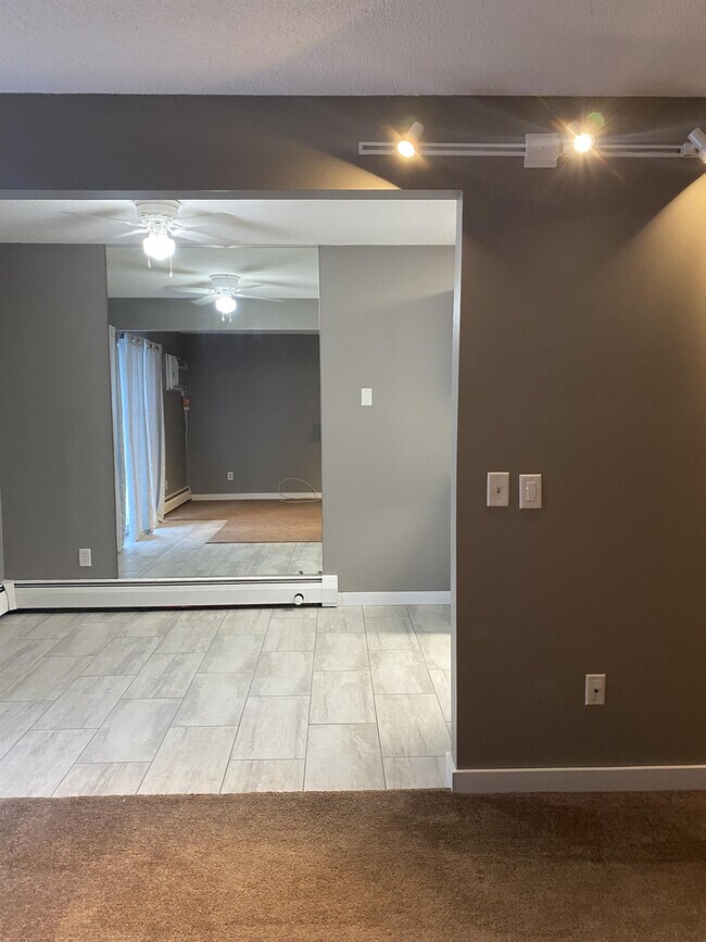 Photo - 946 Westbrooke Way