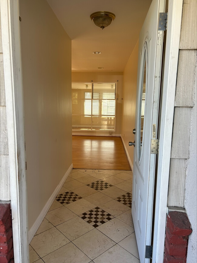 Building Photo - 8934 Callita St