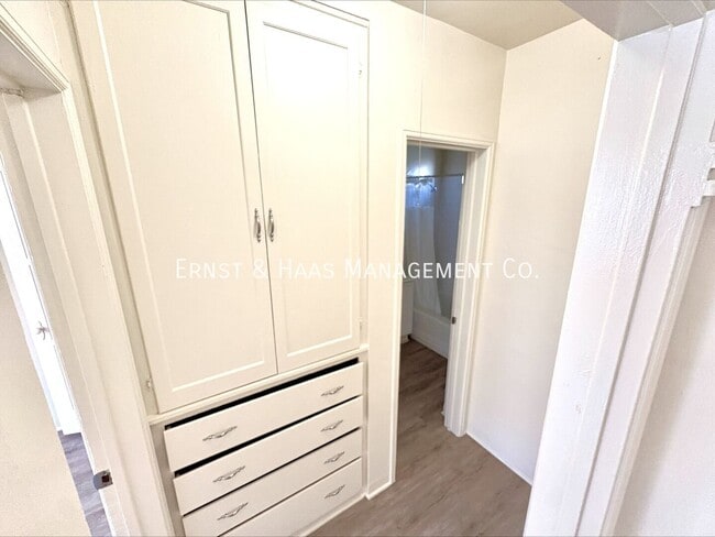 31 W Market St