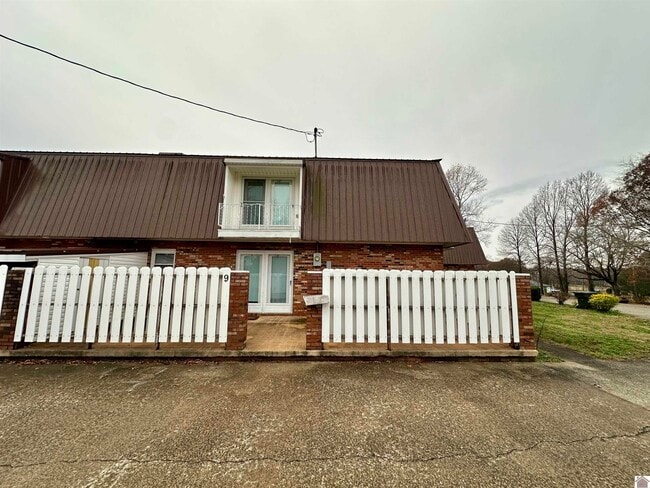 Building Photo - 67 Country Club Ln