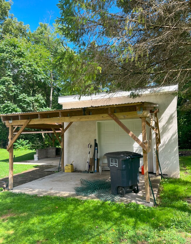 garage - 258 E Hubert Ave