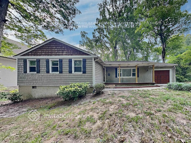 Building Photo - 400 N Sharon Amity Rd Rental