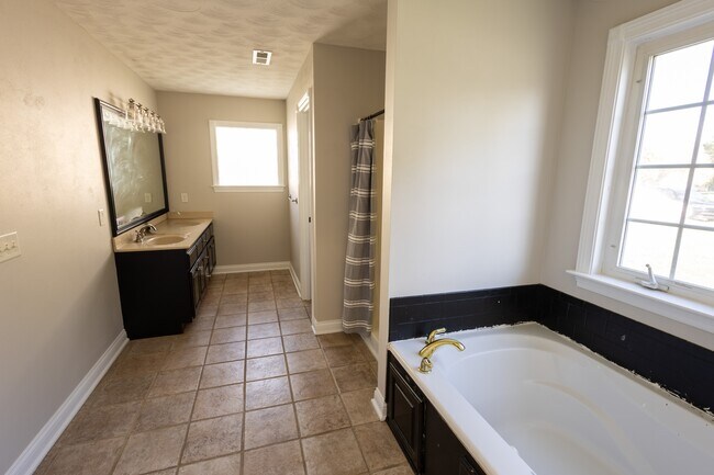 Photo - 108 Springfield Blvd