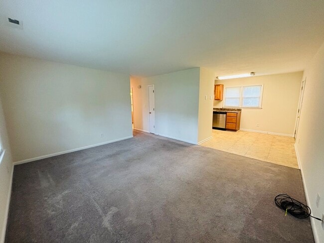 Photo - 100 Edgewood Ln
