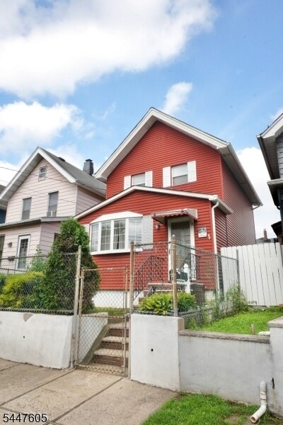 Photo - 425 Davis Ave