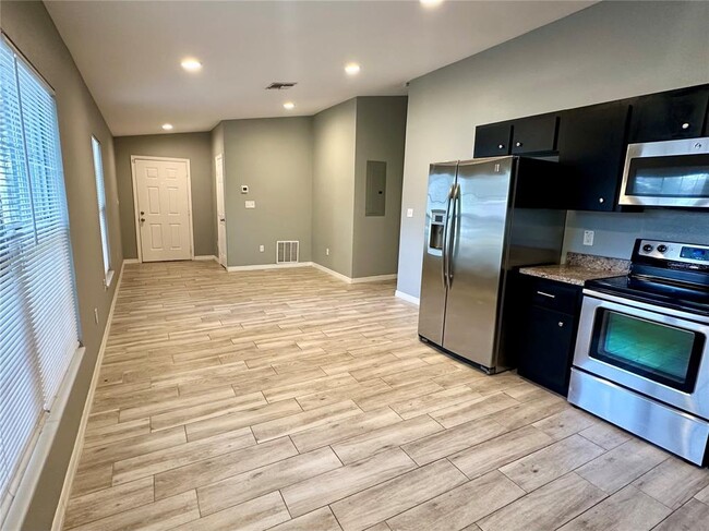 Photo - 912 Grand St