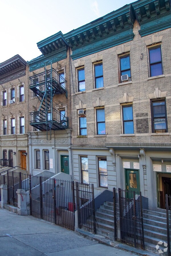 Photo - 560 W 183rd St