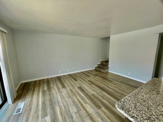 1152 1400 W St