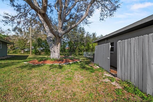 Photo - 272 Malvern Dr