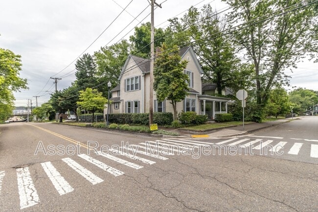 Photo - 820 Luttrell St