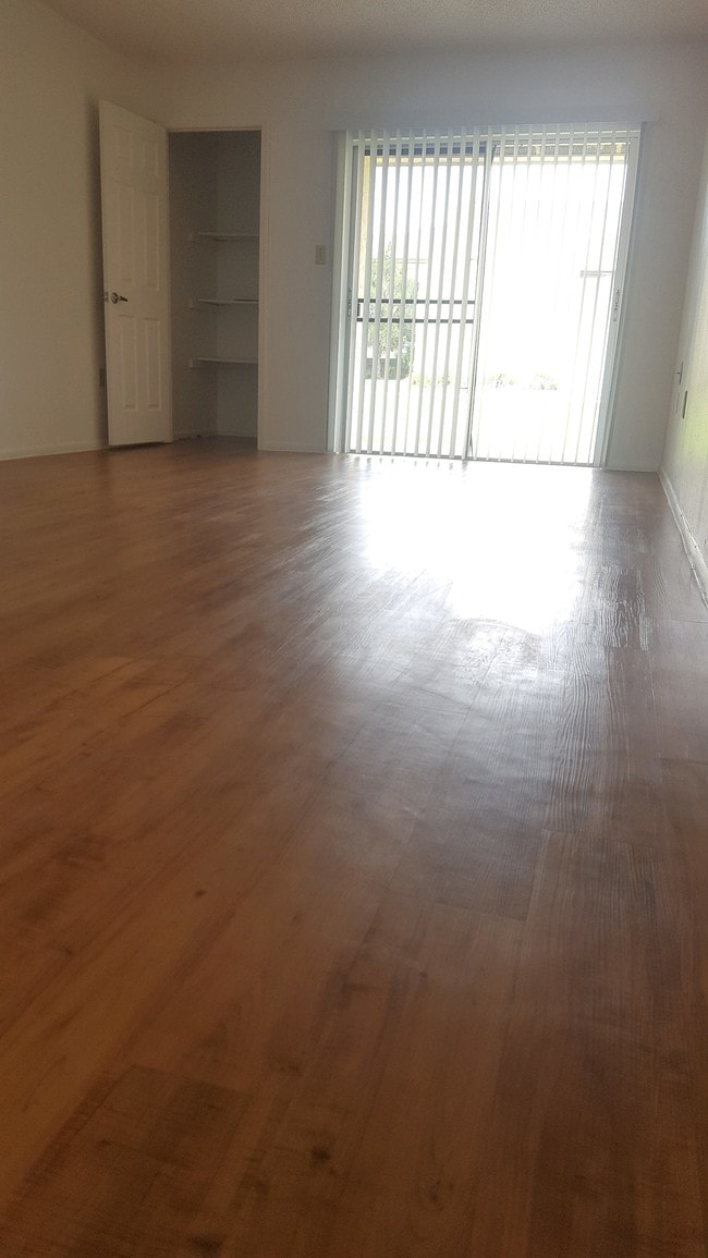 LIving room - Windemere Villas A 55+ Community Apartments