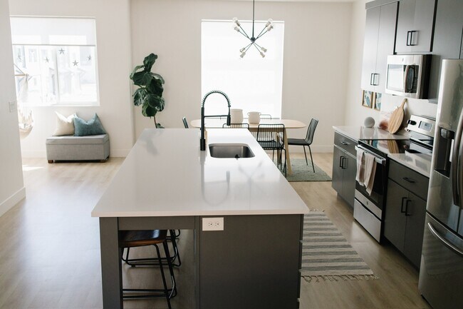 754 W Bronze Leaf Rd