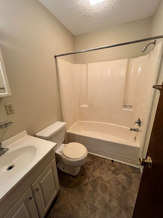 Photo - 101-103 Teakwood Dr Unit 103