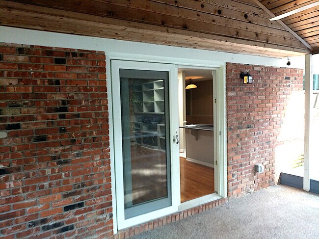 Photo - 1533 Woodgate Way