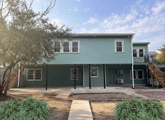 Building Photo - 720 Spain St