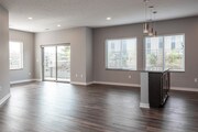 1BR, 1BA - Oprah/912 SF - Living Room