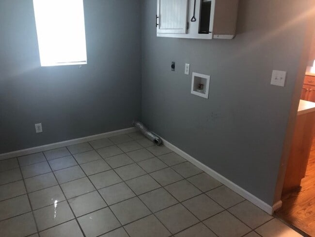 Photo - 807 Mountain St NW