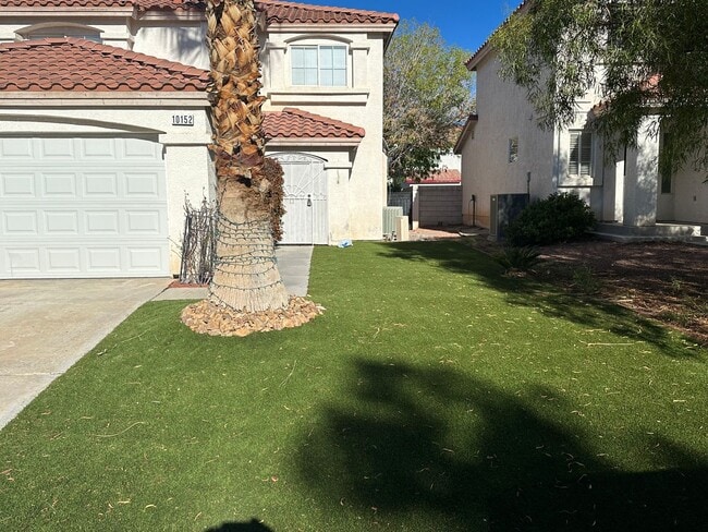 Photo - SE!!! 4 Bedrooms!! Master Downstairs!! No Carpet!! Synthetic Grass front and back!!