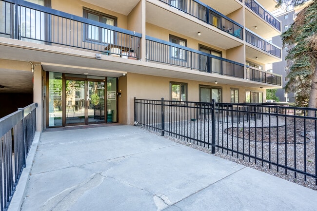 Photo - 1033 15 Av SW Unit 204