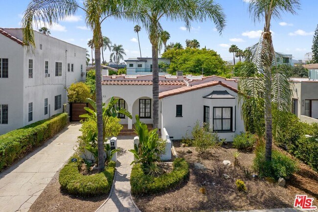 Photo - 833 1/2 North June St-