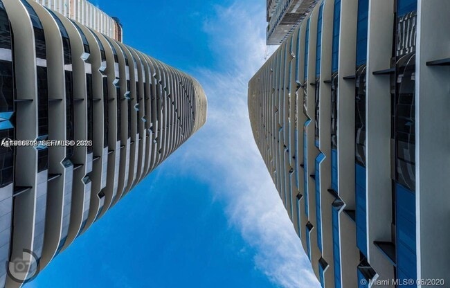 Building Photo - 55 SW 9th St Unit 2307