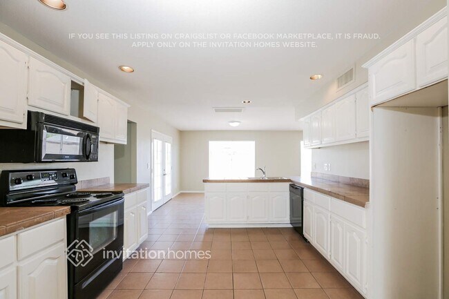 Photo - 10902 W Montecito Ave