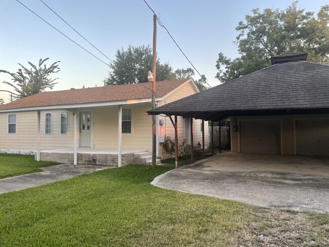 Building Photo - 16224 N Shore Dr Rental