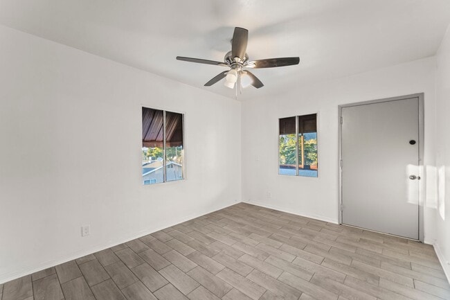 Photo - 10639 Fitzroy Ave Unidad D