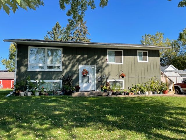 Photo - 415 13th Ave W